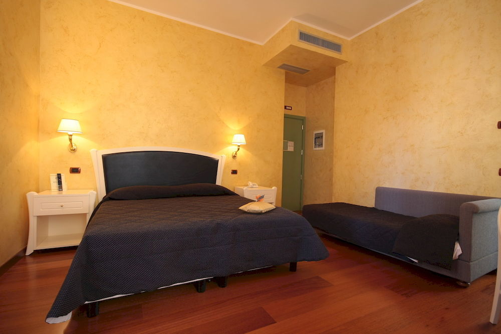 Hotel Rojan Sulmona Exteriör bild