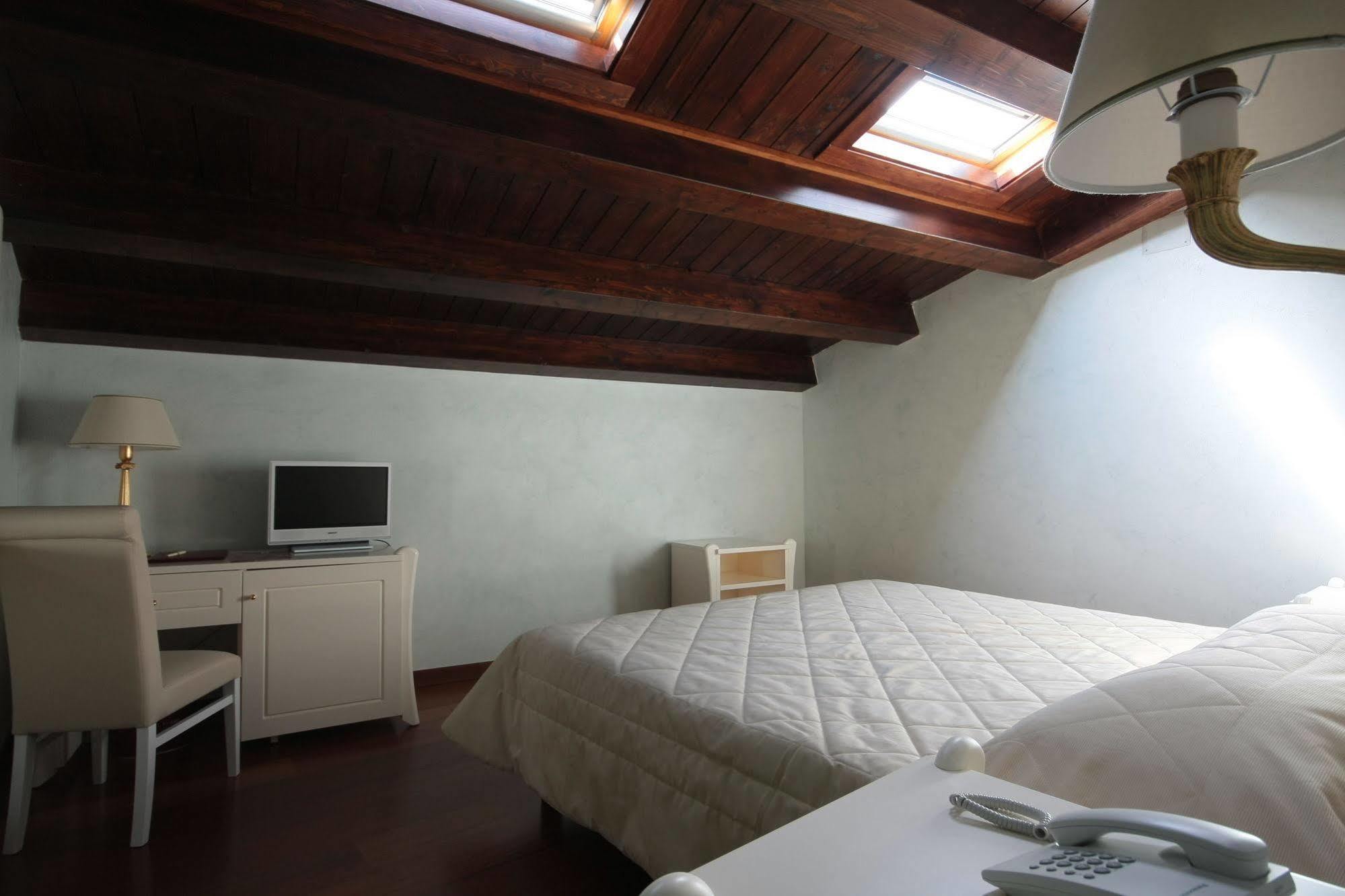 Hotel Rojan Sulmona Exteriör bild