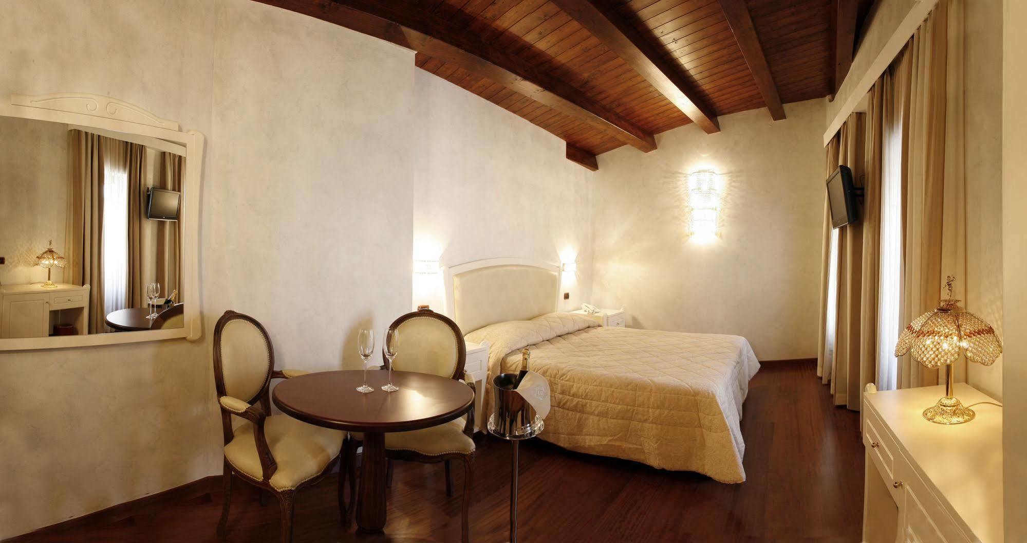 Hotel Rojan Sulmona Exteriör bild