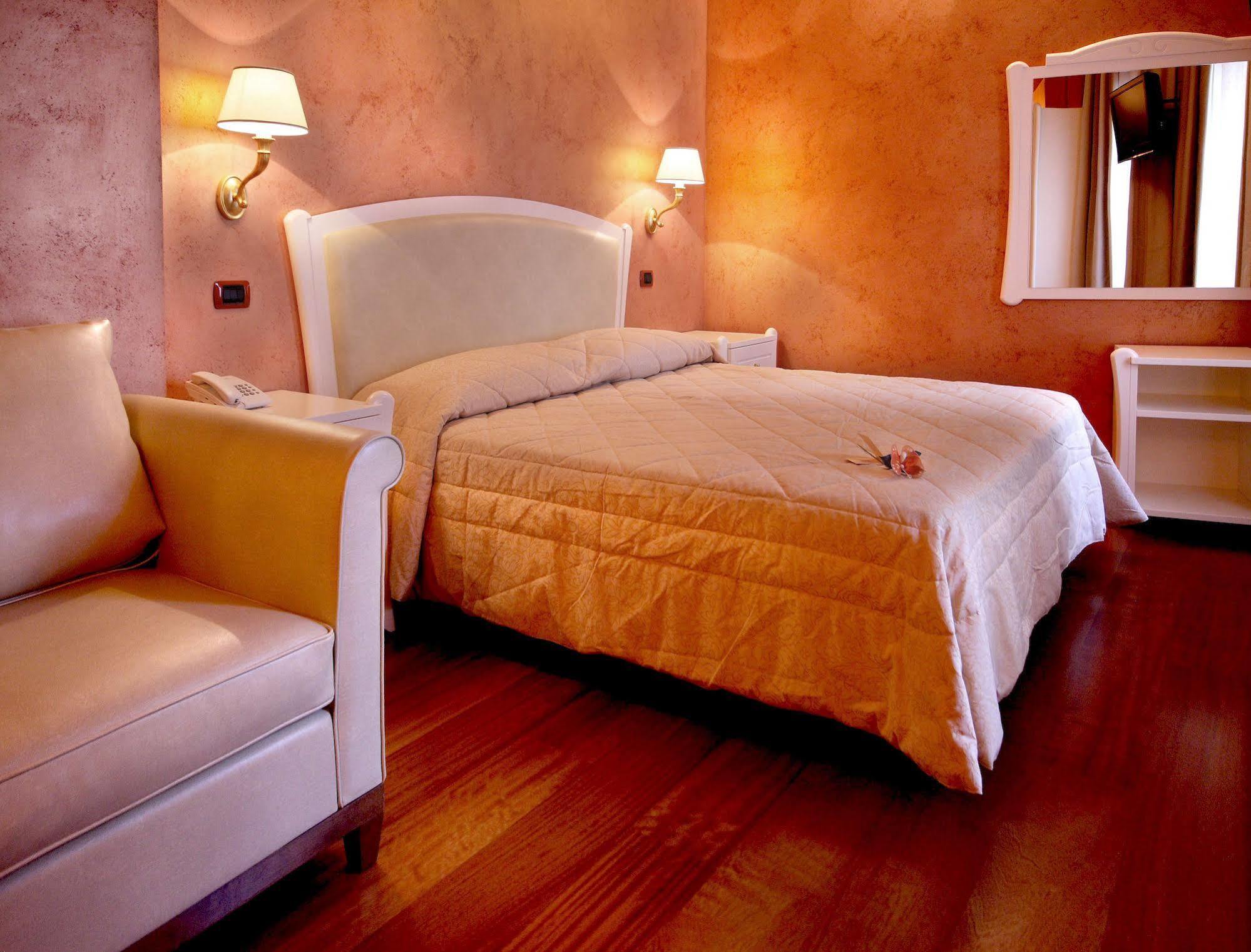 Hotel Rojan Sulmona Exteriör bild