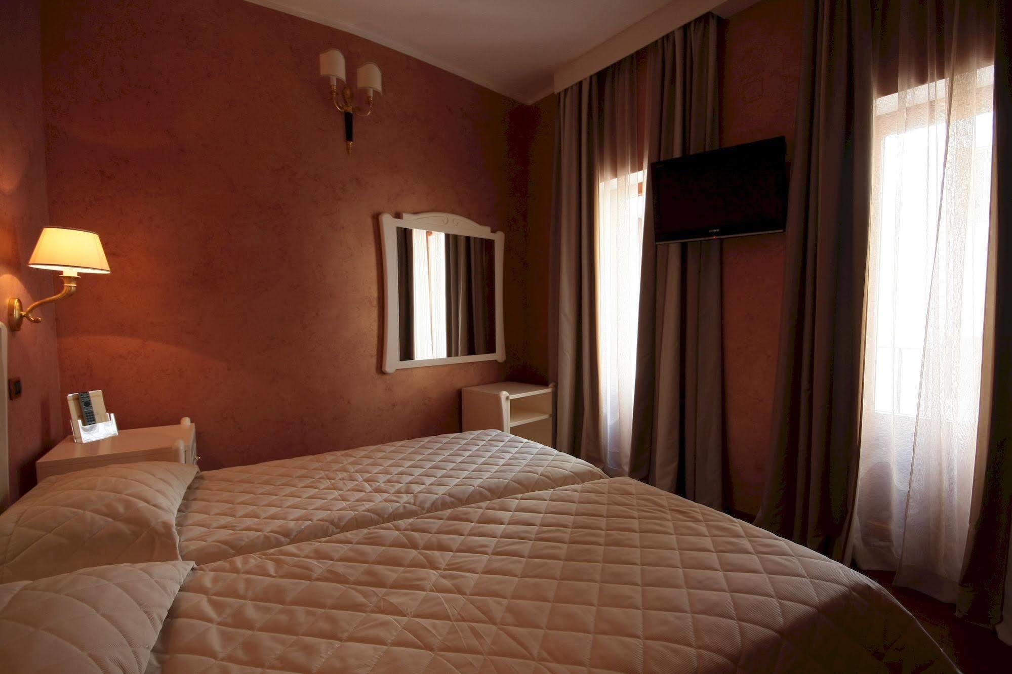 Hotel Rojan Sulmona Exteriör bild
