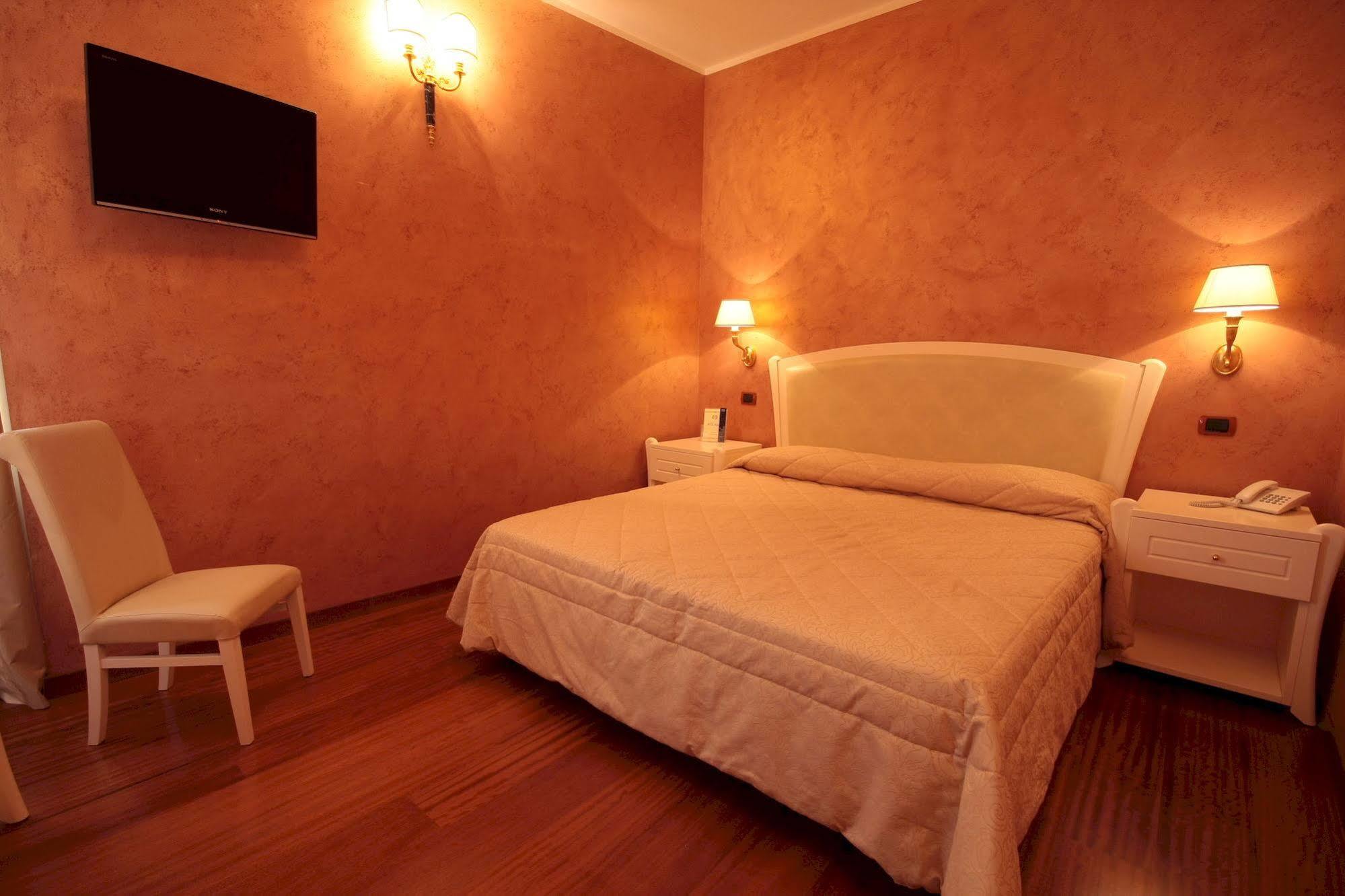 Hotel Rojan Sulmona Exteriör bild