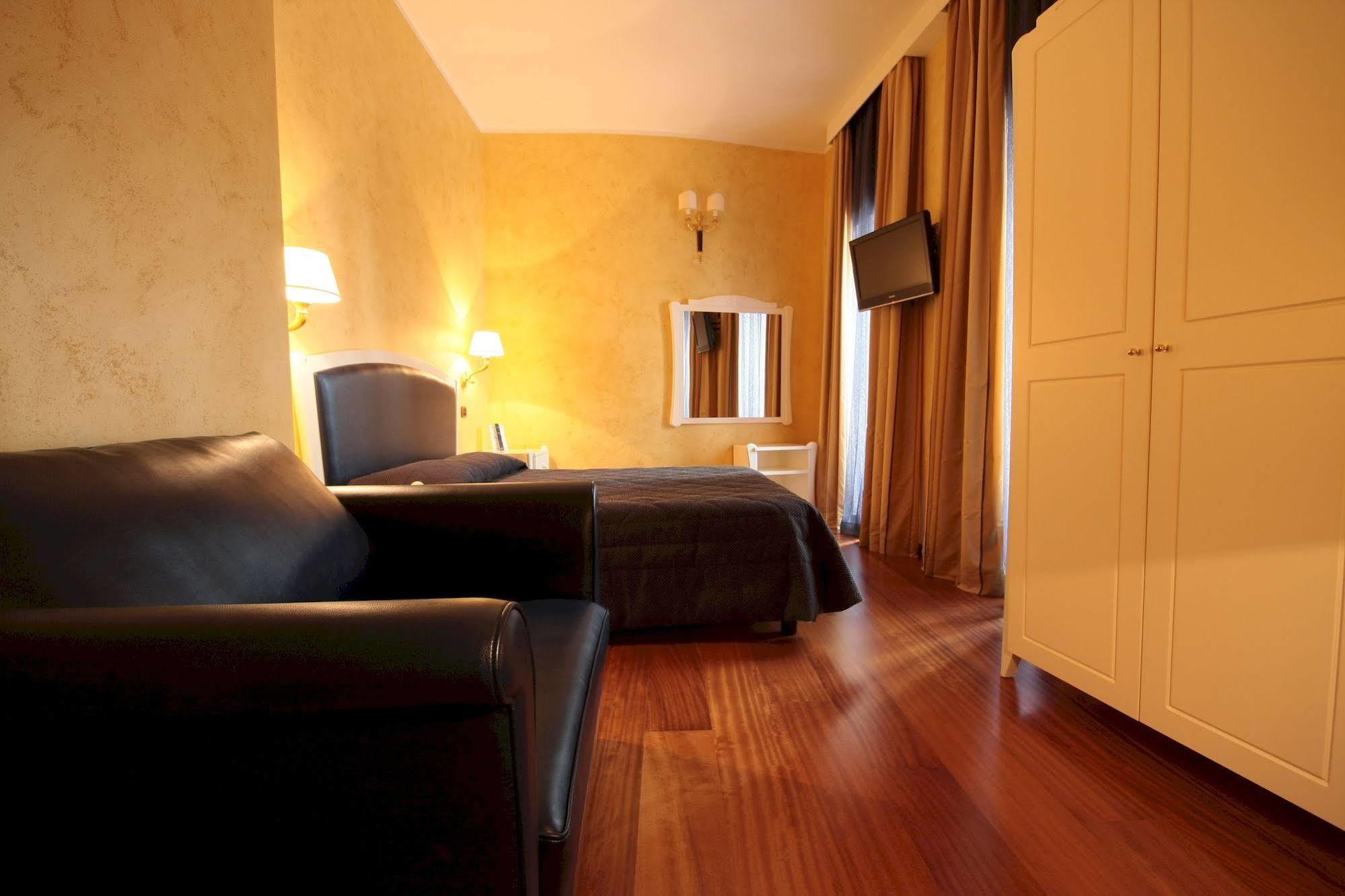 Hotel Rojan Sulmona Exteriör bild