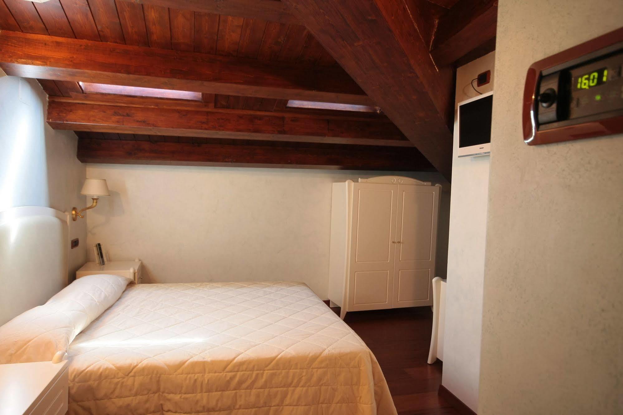 Hotel Rojan Sulmona Exteriör bild